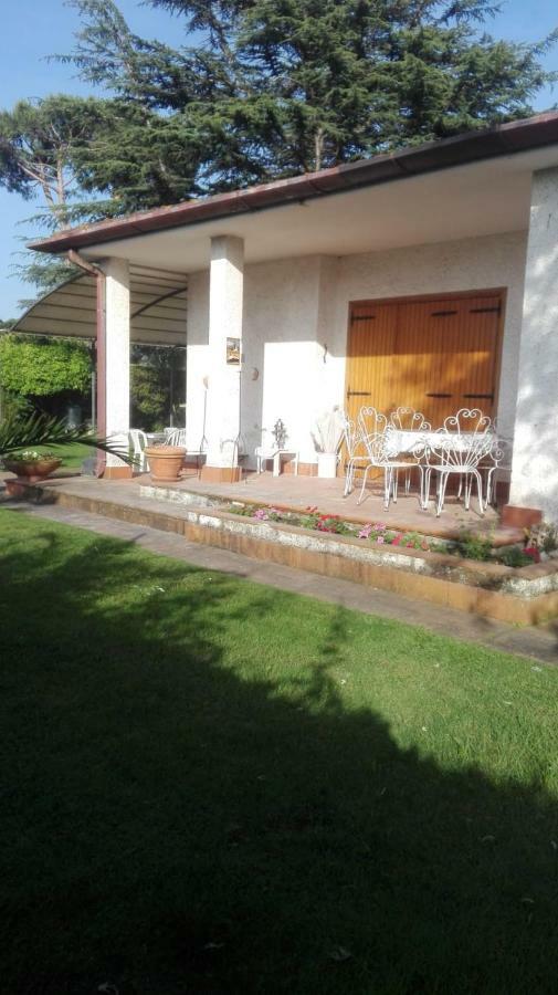 La Casa Di Angelo E Gladys Villa Bella Farnia Exterior photo